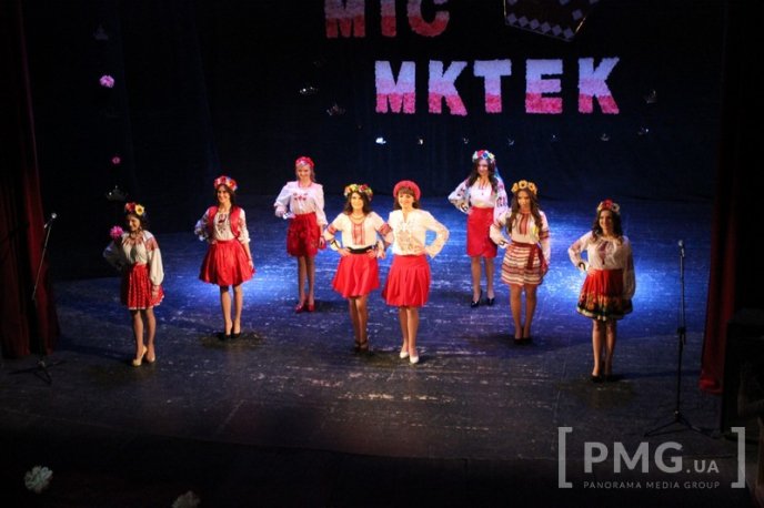 У Мукачеві визначили найгарнішу дівчину кооперативного торговельно-економічного коледжу – 10