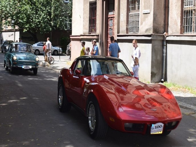 80 ретроавтомобілів і мотоциклів їздили вулицями Ужгорода – 15 80 ретроавтомобілів і мотоциклів їздили вулицями Ужгорода – 15