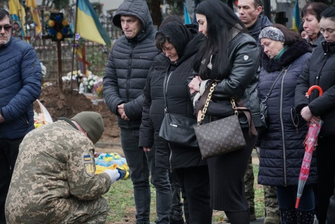 Ужгород сьогодні прощався із полеглим захисником – 05