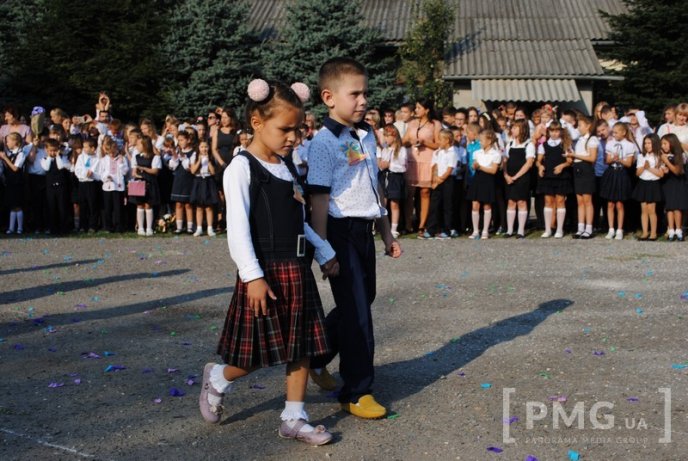 Мукачівська ЗОШ №4 патріотично відсвяткувала День знань – 14