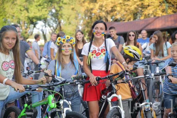 Миттєвості велозаїзду у Мукачеві: фоторепортаж із "Літньої зустрічі цімборів" – 27