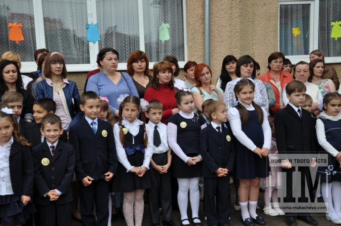 Свято "Останнього дзвоника" зібрало у Мукачівській ЗОШ №7 багато гостей (ФОТОРЕПОРТАЖ) – 21