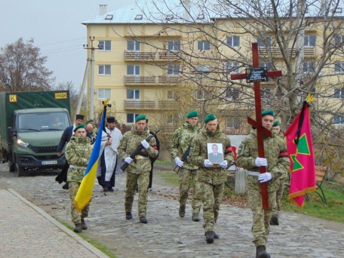 На Закарпатті поховали 21-річного військового – 05