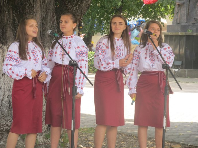 Під час благодійного концерту виноградівці підтримали закарпатських військових (ФОТО) – 03