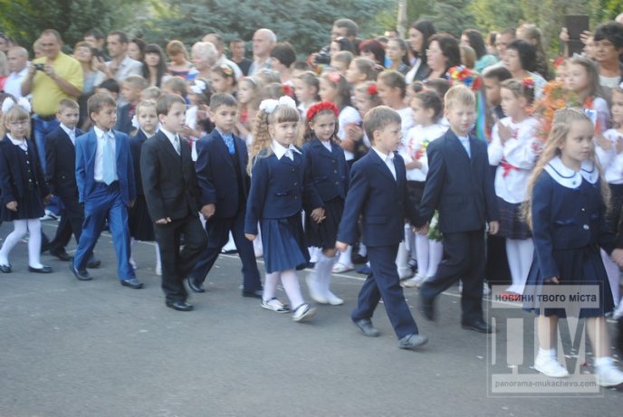 Перший дзвоник відсвяткували у Мукачівській гімназії (ФОТОРЕПОРТАЖ) – 03 Перший дзвоник відсвяткували у Мукачівській гімназії (ФОТОРЕПОРТАЖ) – 03