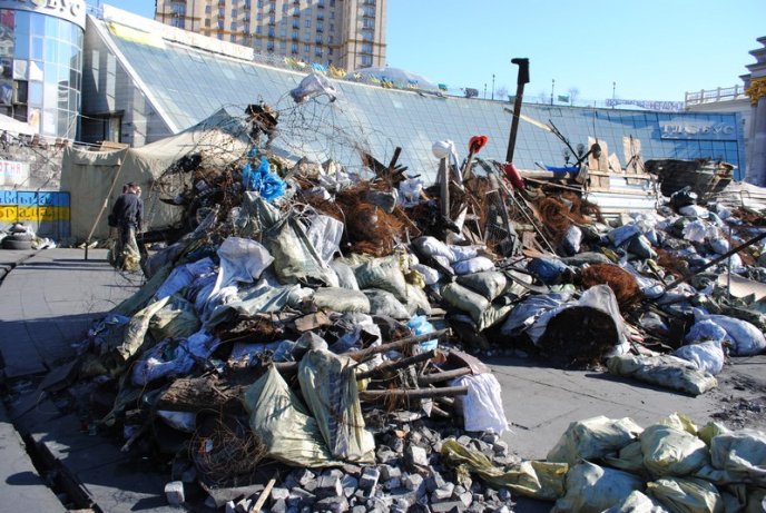 Один день з життя Майдану: на що перетворилась центральна площа України за місяць після революції (ФОТОРЕПОРТАЖ) – 26