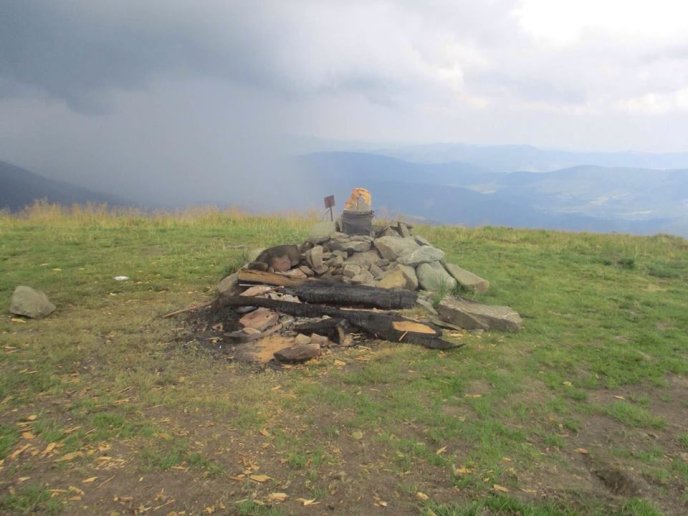 Перечинські правоохоронці розшукали осіб, котрі пошкодили хрест на Полонині Руна – 06