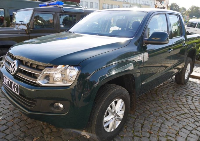 Біля Закарпатської ОДА з’явилась військова техніка – 04