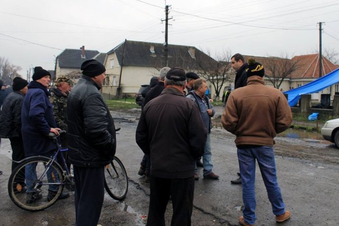 Після доби блокування на Виноградівщині розпочали ремонт дороги  – 02