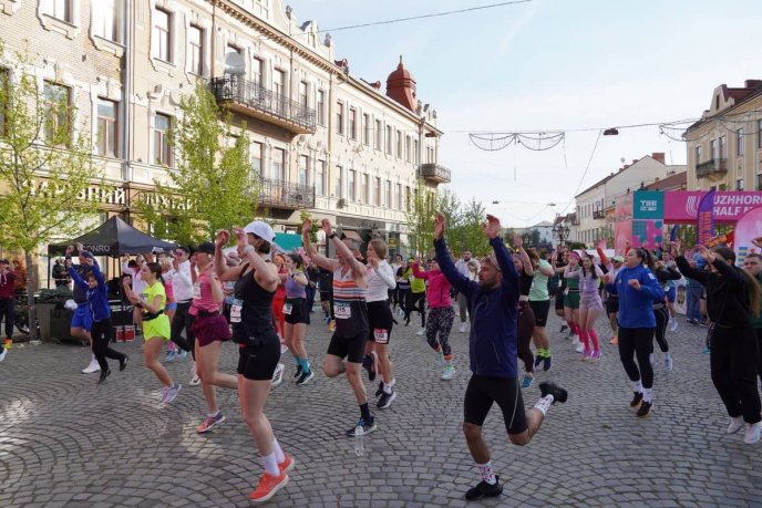 На благодійному «Uzhhorod Half Marathon 2026» зібрали понад 2 мільйони гривень для захисників – 04