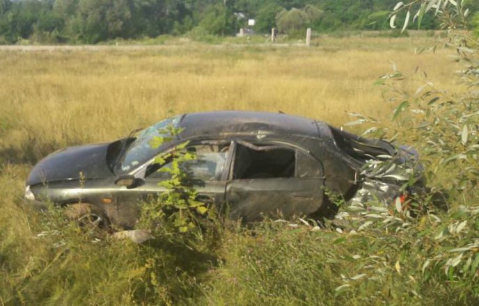 Під час обгону водій не впорався із керуванням, як результат – пасажирка у реанімації – 02