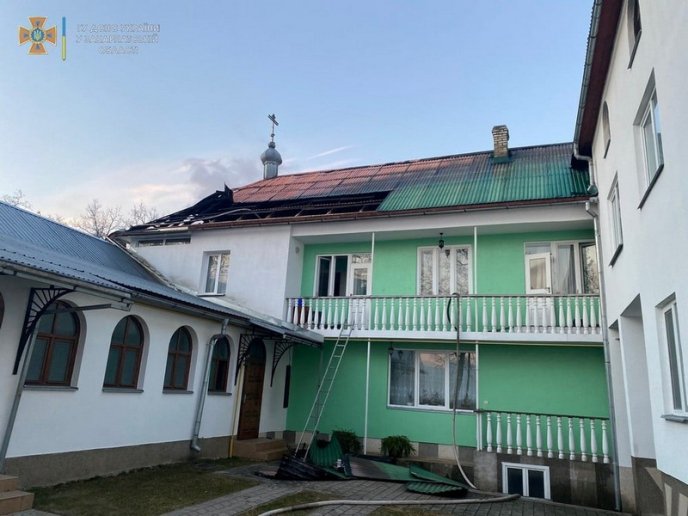 На Закарпатті рано-вранці горів жіночий монастир – 04