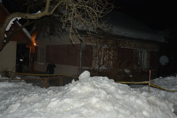 На Великоберезнянщині розлючений нетверезий онук забив свою рідну бабусю до смерті – 01