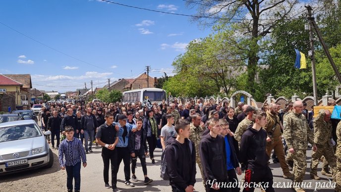 Воїну було лише 20 років: у Чинадієві поховали загиблого на війні Героя Володимира Гавріша – 08 Воїну було лише 20 років: у Чинадієві поховали загиблого на війні Героя Володимира Гавріша – 08