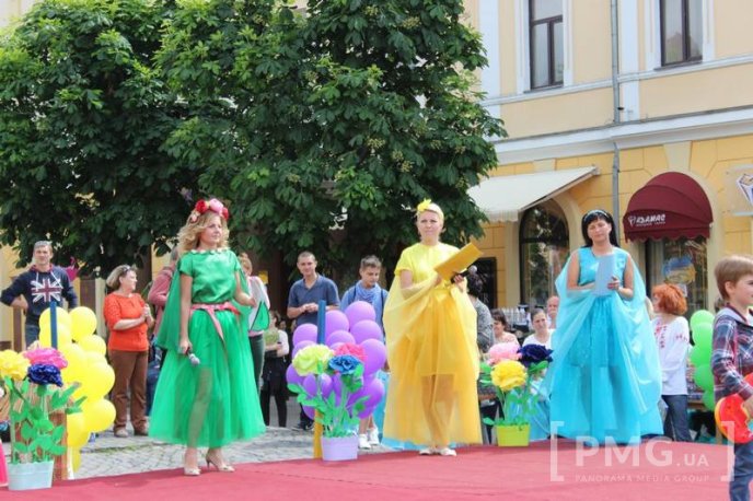 Центр Мукачева перетворився на великий концертний майданчик – 18