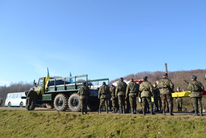 На Тячівщині прощались з загиблим героєм Олександром Шимоном (ФОТО) – 03