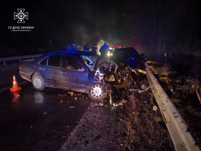 Рятувальники показали фото з місця фатальної аварії – 03