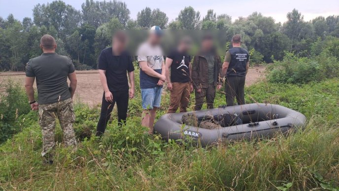 Прикордонники розповіли про «пригоди» 7 чоловіків на Закарпатті – 02 Прикордонники розповіли про «пригоди» 7 чоловіків на Закарпатті – 02