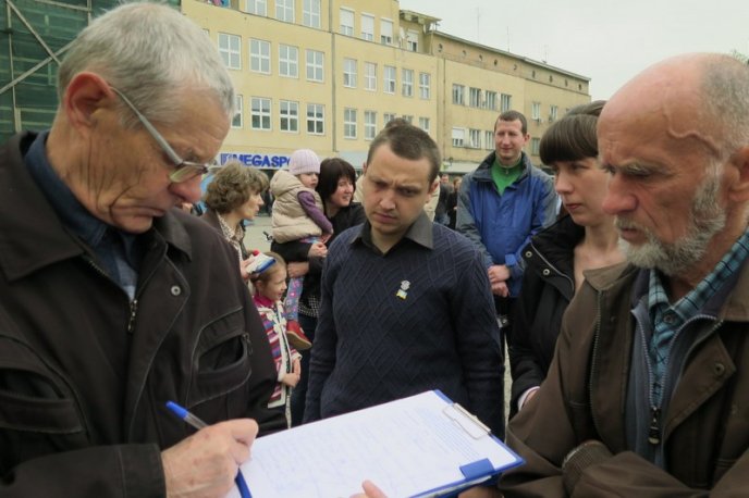 В Ужгороді відбулось віче проти сепаратизму, на якому висловили недовіру СБУ, прокуратурі та Москалю – 16
