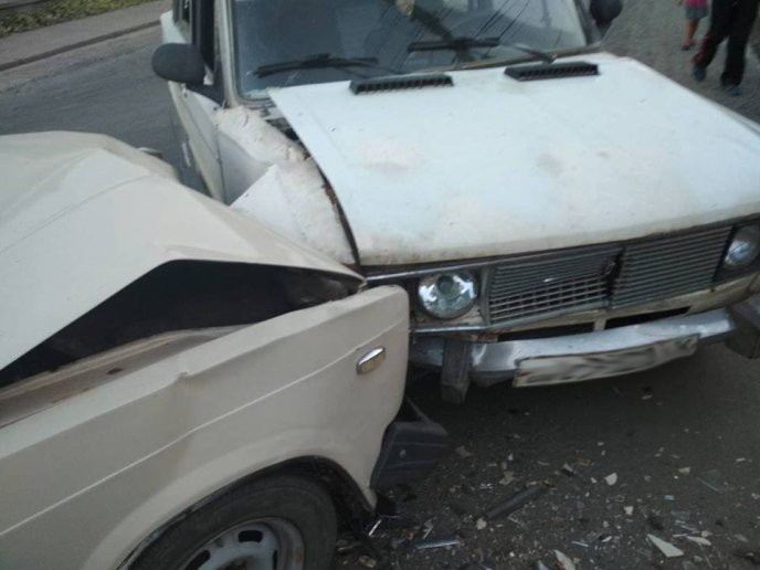 Зіткнулись дві автівки: очевидці кажуть про п’яного винуватця ДТП – 05