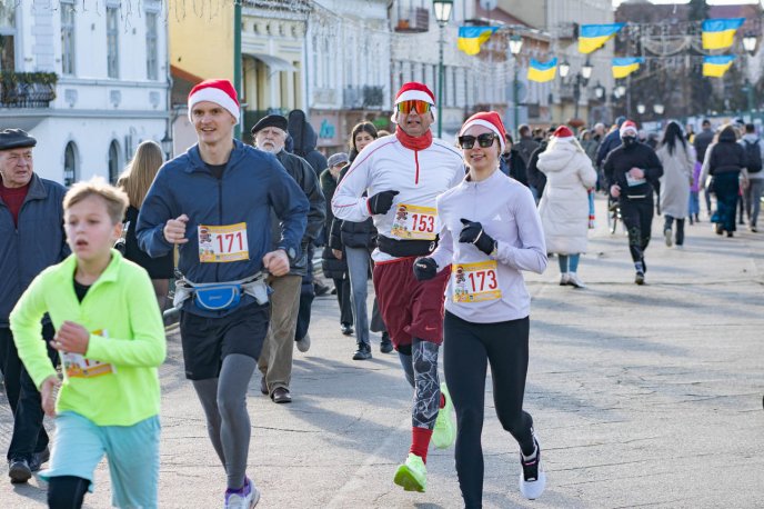 В Ужгороді на благодійному забігу було зібрано понад 50 тисяч гривень – 05