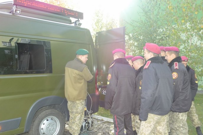 Напередодні Дня захисника України мукачівські прикордонники зустрілись із молоддю – 07