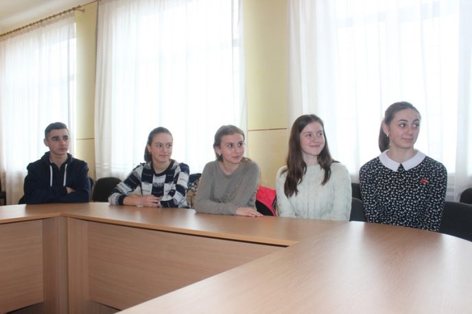 Школярам Горондівської ЗОШ розповіли про закулісся радіожурналістики – 01