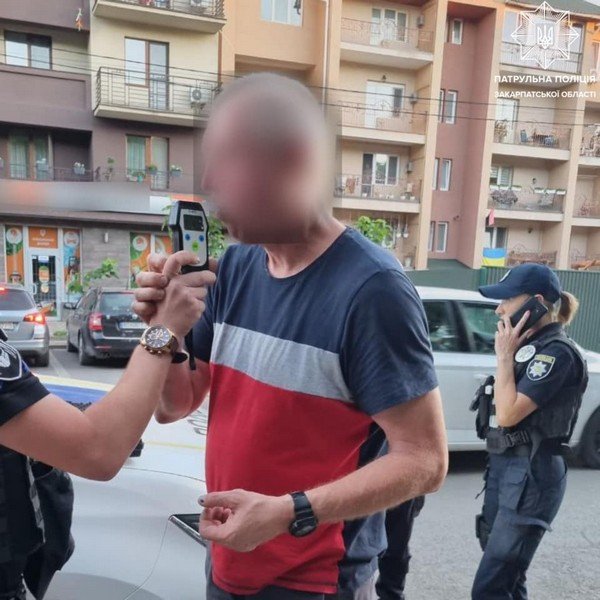 Дуже п’яний водій скоїв ДТП на очах у патрульних – 03