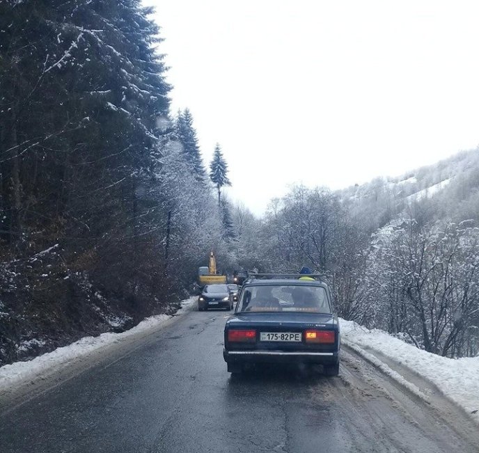 У Рахівському районі на дорогу зійшов селевий потік – 01