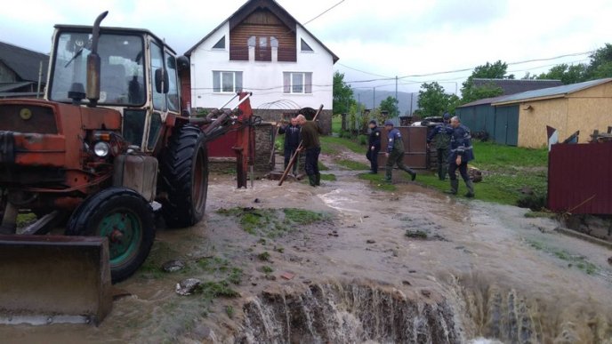 Рятувальники розповіли про наслідки негоди, яка вирує на Закарпатті – 07