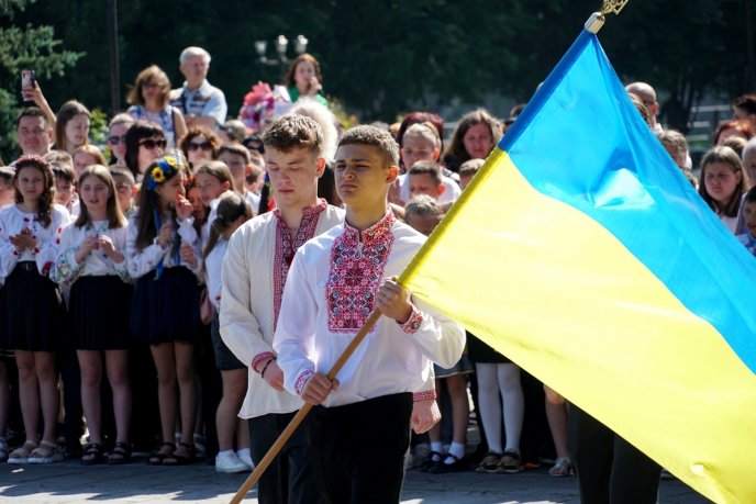 У більшості шкіл Ужгорода пролунав останній дзвоник – 01