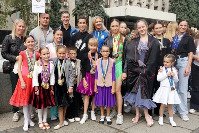 950 спортсменів та їхніх наставників пройшлися «Ходою чемпіонів» в Ужгороді – 02