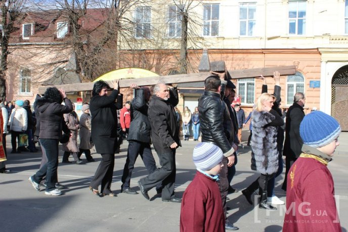 У Мукачеві католики двох обрядів пройшли Хресну Дорогу – 02 У Мукачеві католики двох обрядів пройшли Хресну Дорогу – 02