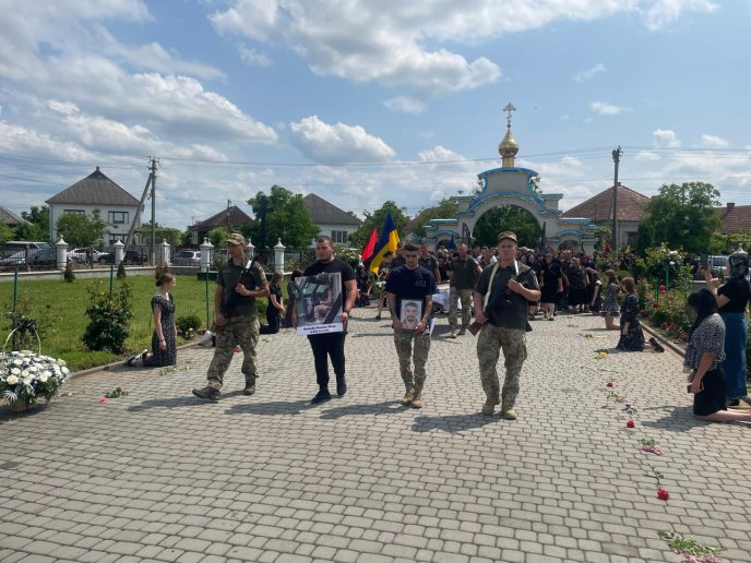На Мукачівщині провели в останню путь полеглого Героя – 03