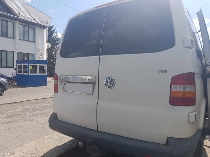 Через контрабанду два водії втратили свої авто – 07