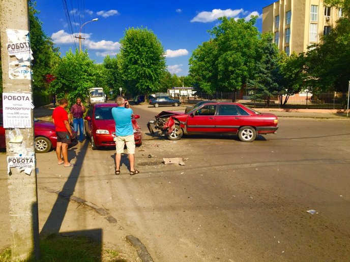 В Ужгороді сталося потрійне ДТП – 02