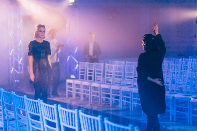 Мода заради життя: на Закарпатті відбувся ІІІ-й благодійний показ мод дизайнерки Роксолани Новак – 04