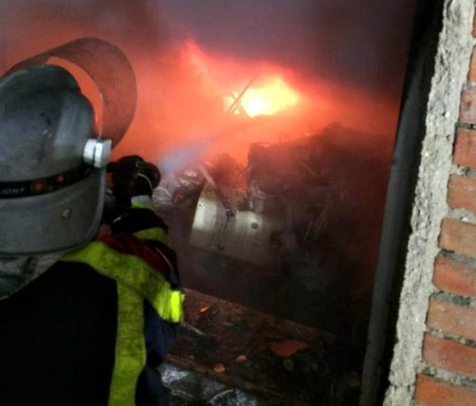 Пожежа у п’ятиповерхівці: з будинку евакуювали людей – 04