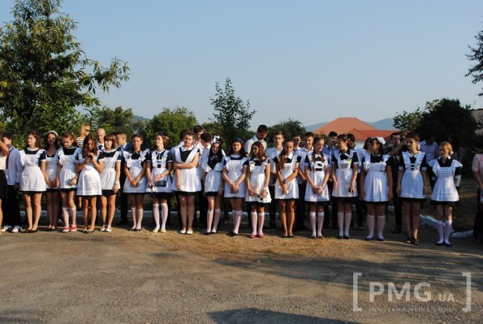 Мукачівська ЗОШ №4 патріотично відсвяткувала День знань – 09