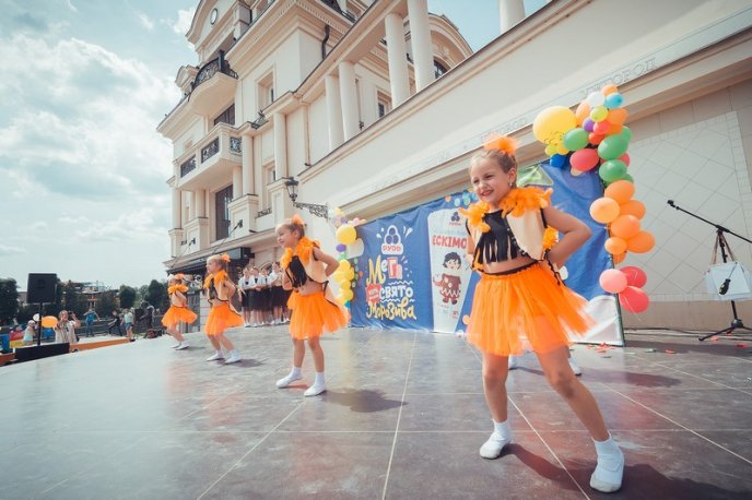 В Ужгороді дітям організували солодке свято – 20