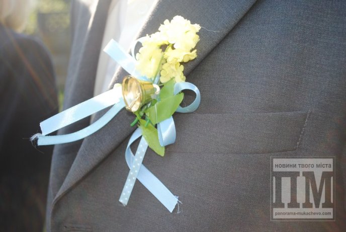 Останній дзвінок відлунав для випускників Мукачівської ЗОШ №6 (ФОТО) – 11