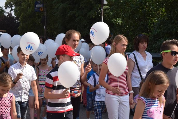 В Ужгороді проходить хода на захист сімейних цінностей – 03