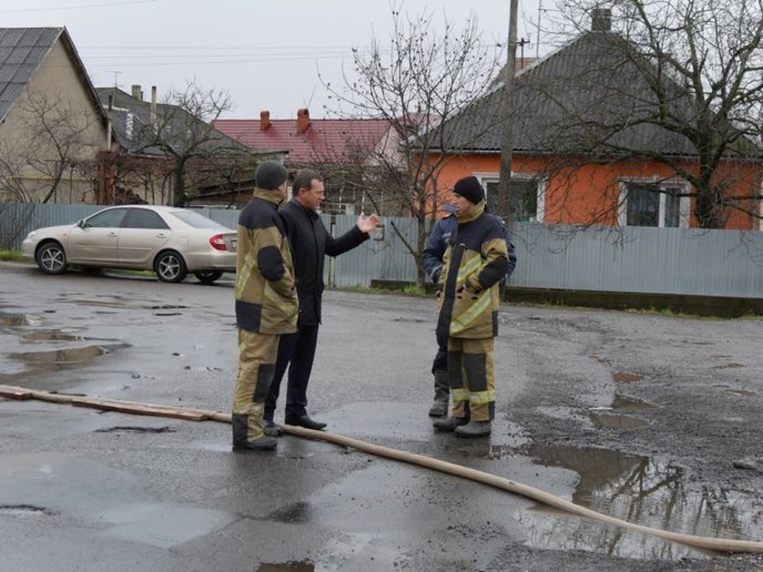 Через інтенсивний дощ в Ужгороді підтоплено кілька дворів – 04