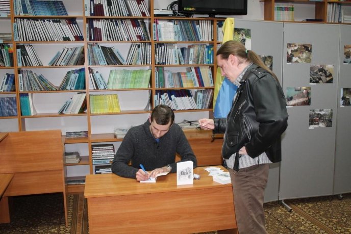 Євгеній Франків представив ужгородським читачам книгу "15 мільйонів хвилин" – 07