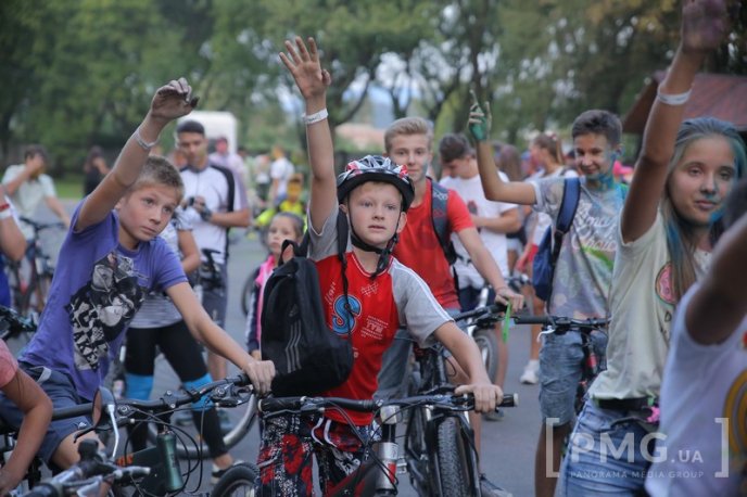 Миттєвості велозаїзду у Мукачеві: фоторепортаж із "Літньої зустрічі цімборів" – 48