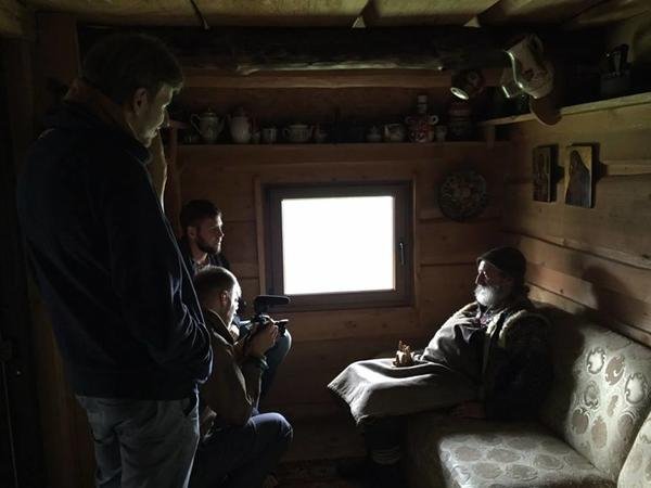 Учасники експедиції проекту "Ukraїner" відвідали ромський табір, ферму гуцульських коней та легендарний "Явірник" – 05