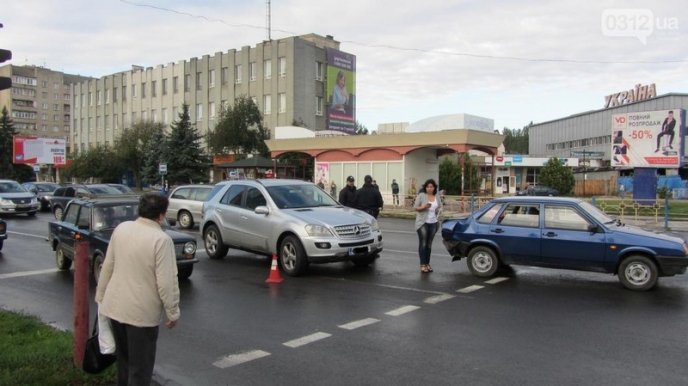 Аварія в Ужгороді: "Мерседес" в’їхав у "ВАЗ" – 03