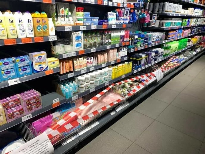 Як виглядають українські супермаркети після введення жорсткого карантину: підбірка фото – 05