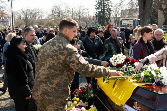 Залишилися дружина і доньки: в області поховали військового – 06