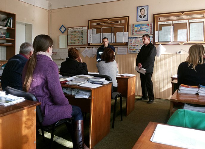 Ужгородські рятувальники вчили мешканців села Коритняни правилам безпечної життєдіяльності – 03